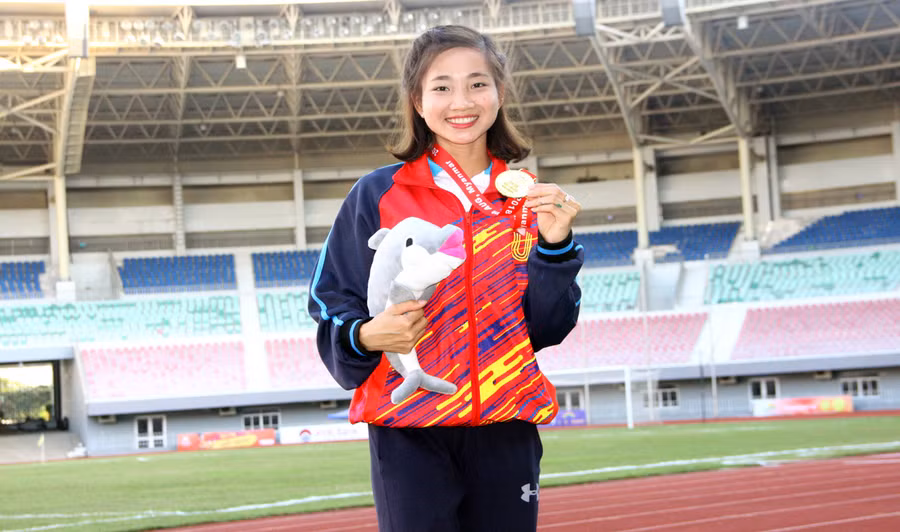 Nguyễn Thị Oanh - vận động viên giành huy chương vàng nội dung 1500m. Đây cũng là chiếc huy chương vàng thứ hai của Oanh tại 19th ASEAN University Games