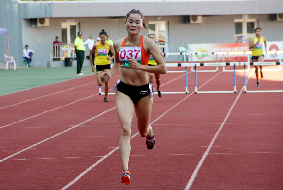 Lan một mình băng băng về đích