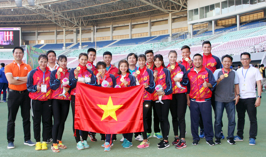 Với 11 HCV, 4 HCB, 2 HCĐ, các VĐV điền kinh đã vượt chỉ tiêu đề ra trước khi lên đường.