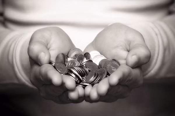 giving-money-20151007143615