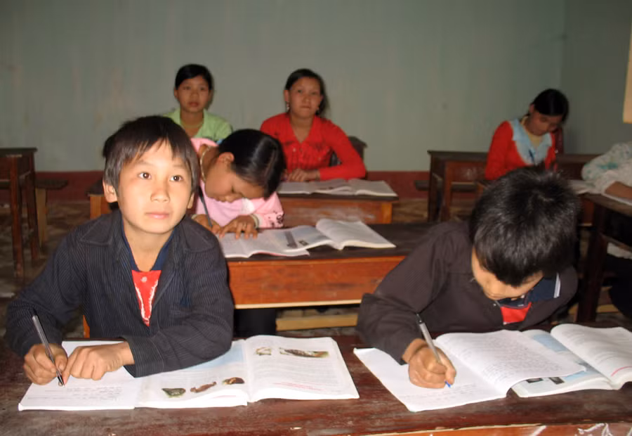 Trong lớp học tại Trường Tiểu học Lũng Cú (Đồng Văn, Hà Giang). Ảnh: Hữu Cường