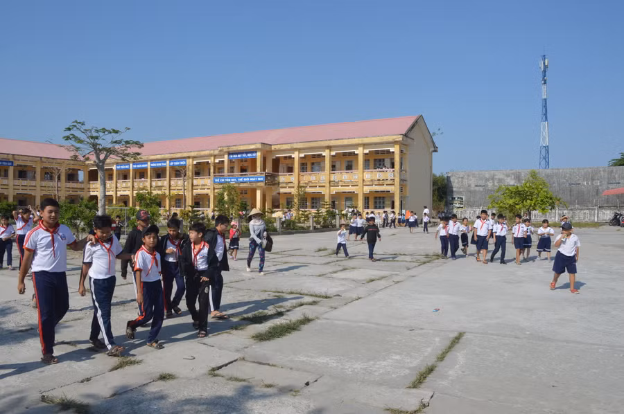 Trường học ở vùng đồng bào dân tộc