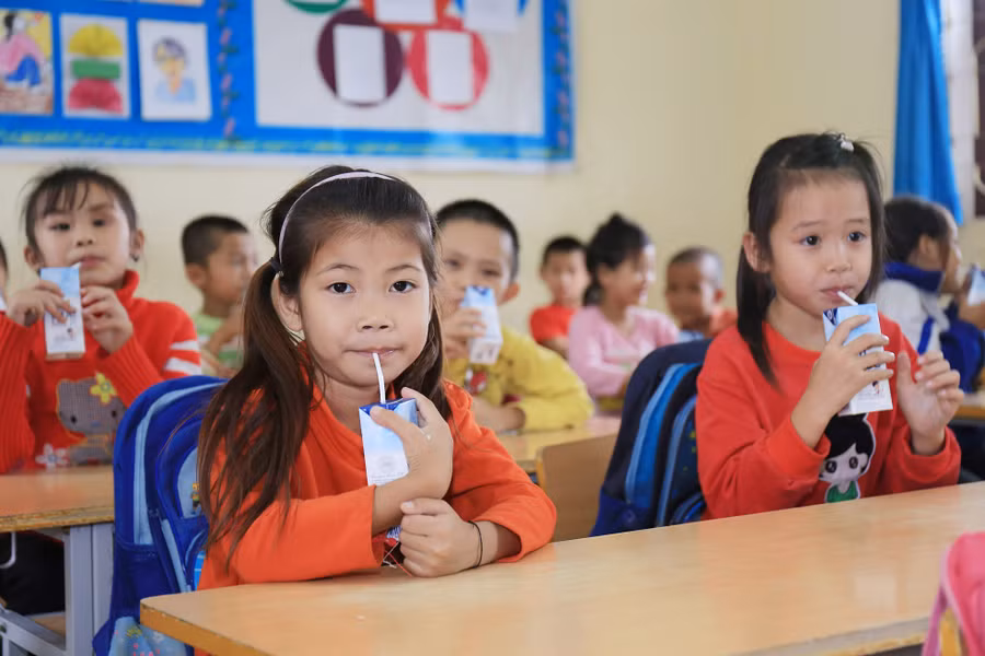 Chương trình Sữa học đường được triển khai tại Nghệ An trong những năm học trước. Ảnh: IT
