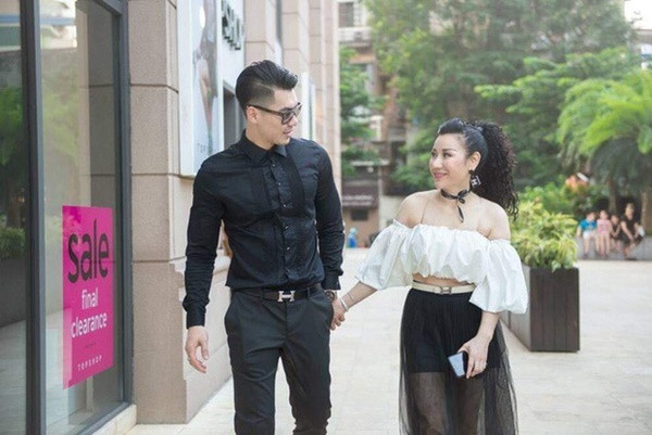 Người mẫu 28 tuổi bỏ Sài Gòn ra Hà Nội làm chồng nữ đại gia U50 giờ ra sao? ảnh 8 Sao nam 28 tuổi bỏ Sài Gòn ra Hà Nội làm chồng nữ đại gia U50 giờ ra sao?