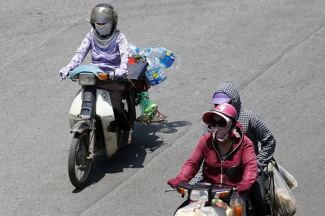 Những ngày qua miền Bắc - trong đó có Hà Nội - hứng chịu cái nắng nóng vô cùng gay gắt. (Ảnh: Toàn Vũ)