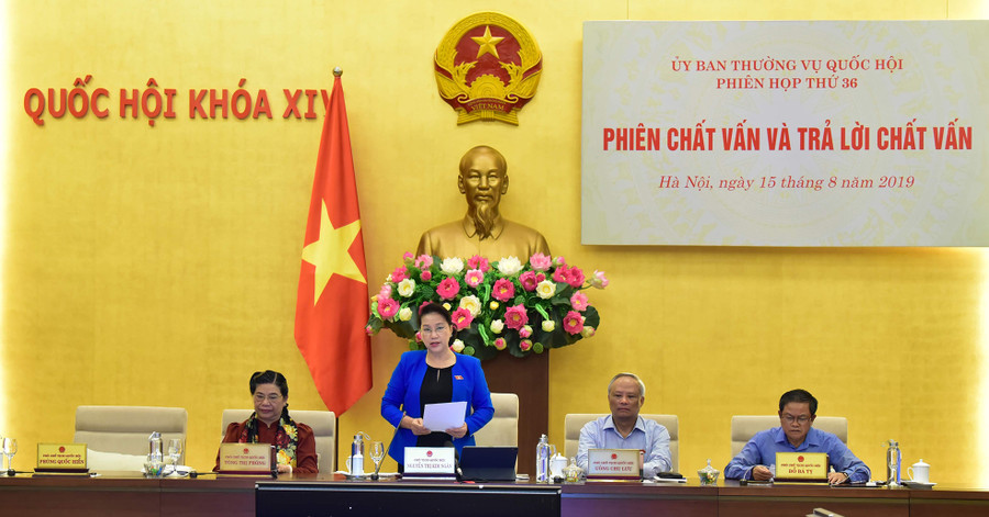 Chủ tịch Quốc hội Nguyễn Thị Kim Ngân điều hành phiên chất vấn và trả lời chất vấn