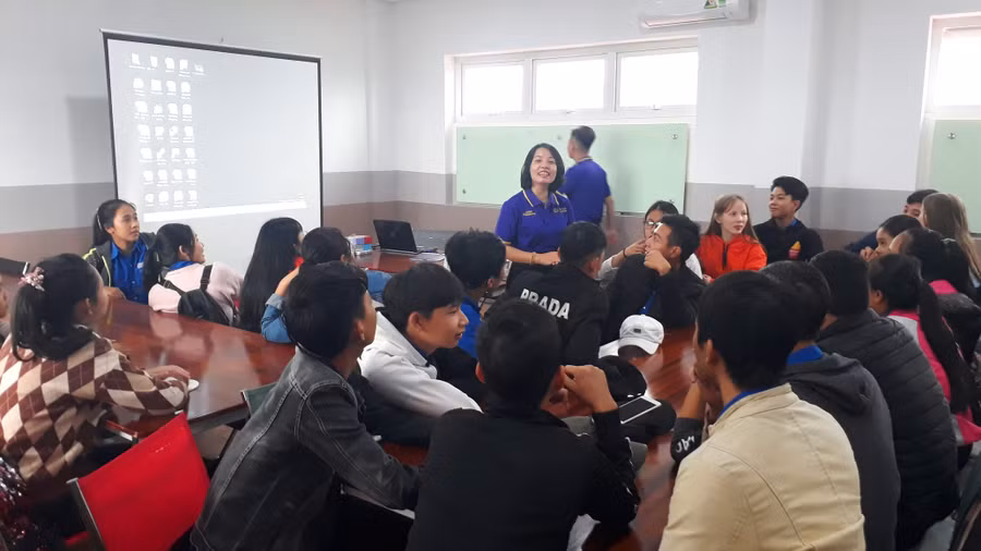 Học sinh được trải nghiệm các chương trình học mới, trong một không gain hiện đại ở ĐH Phú Xuân Huế