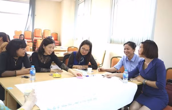 Các học viên thảo luận nhóm