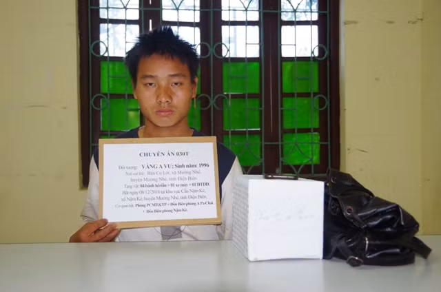 Vàng A Vư cùng tang vật bị thu giữ