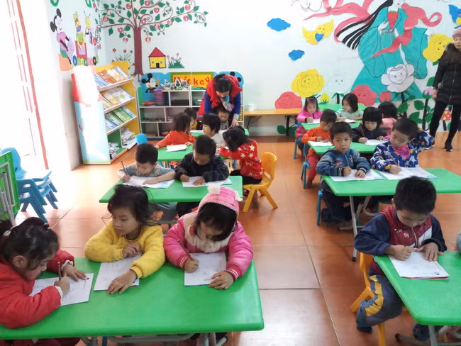 Học sinh Trường mầm non xã Tam Lư, huyện biên giới Quan Sơn, Thanh Hóa được học tập trong điều kiện tốt về cơ sở vật chất. 