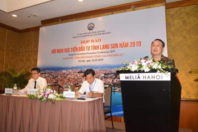 Ông Nguyễn Công Trưởng - Phó Chủ tịch tỉnh Lạng Sơn thông tin tại buổi họp báo.