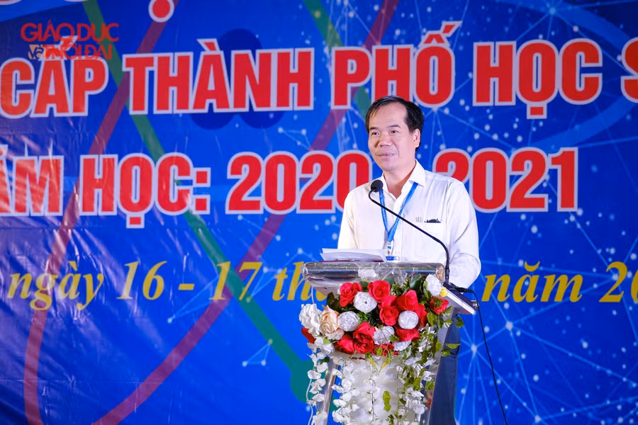 Ông Nguyễn Phúc Tăng, Phó Giám đốc Sở GD&amp;ĐT TP Cần Thơ phát biểu tại buổi lễ.