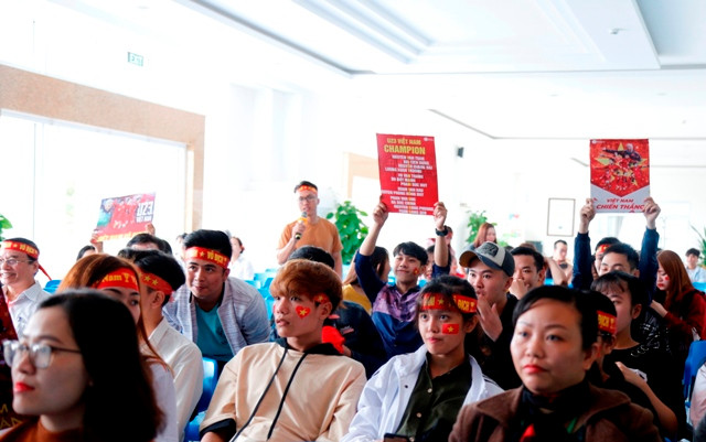 Im lặng, nghẹt thở, hồi hộp cùng những pha bóng của đội tuyển U23 Việt Nam dưới thời tiết thi đấu đầy khắc nghiệt.