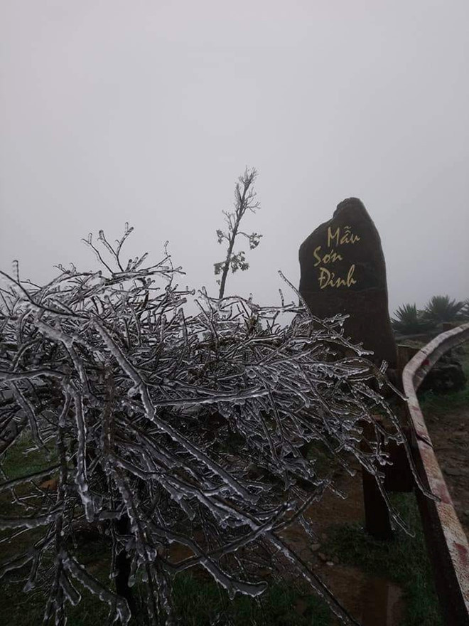 Gioi tre khong ngai gia ret check-in bang tuyet o Mau Son hinh anh 12