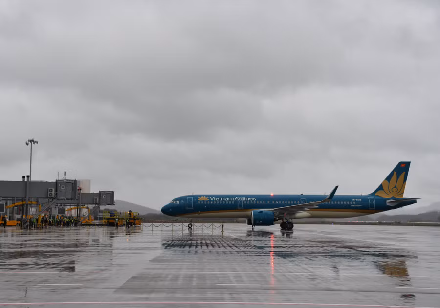 Ảnh: Thủ tướng đi chuyến bay đầu tiên xuống Vân Đồn ảnh 5