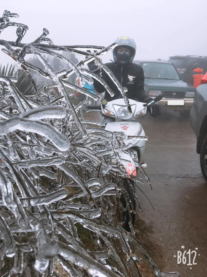 Gioi tre khong ngai gia ret check-in bang tuyet o Mau Son hinh anh 8