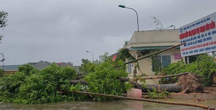 Hà Tĩnh: Thiệt hại ban đầu từ cơn bão số 10 cho nhiều địa phương