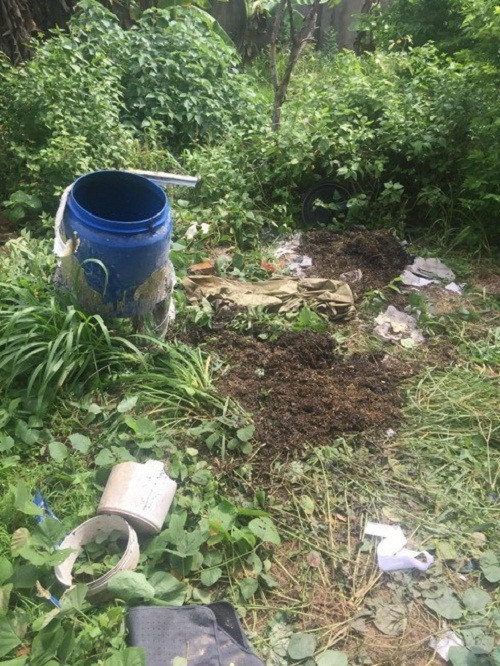 Thi thể thứ 2 được ướp với xác trà chuyên dùng trong việc mai táng. Ảnh: báo Người Lao Động.