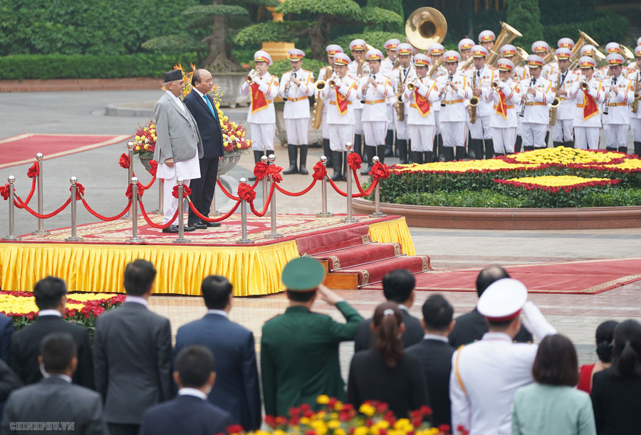 Thủ tướng Nguyễn Xuân Phúc đón, hội đàm với Thủ tướng Nepal ảnh 1