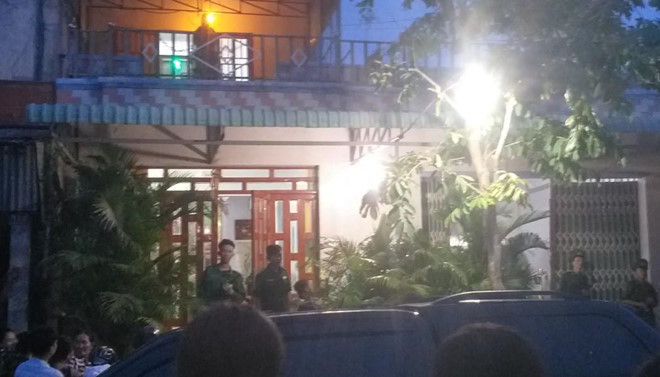 Công an khám xét nhà của Cường. Ảnh: A.L. Ga trai tang tru 57 kg nghi la ma tuy da hinh anh 1