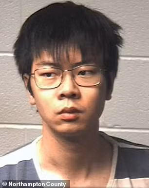 Cựu du học sinh âm thầm hãm hại bạn mình bằng cách bỏ chất độc Tali và có thể là cả nhiều hóa chất độc hại khác vào đồ ăn, thức uống của bạn cùng phòng.