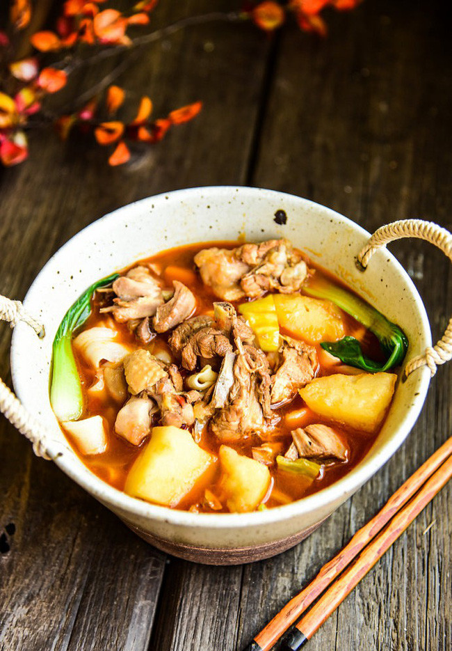 Bữa tối chỉ 1 món gà nấu khoai tây này cũng đủ ngon cơm - Ảnh 4. Bữa tối chỉ 1 món gà nấu khoai tây này cũng đủ ngon cơm - Ảnh 4.