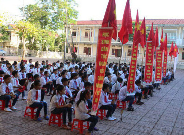 Trường tôi đã bỏ hình thức phạt học sinh dưới cờ