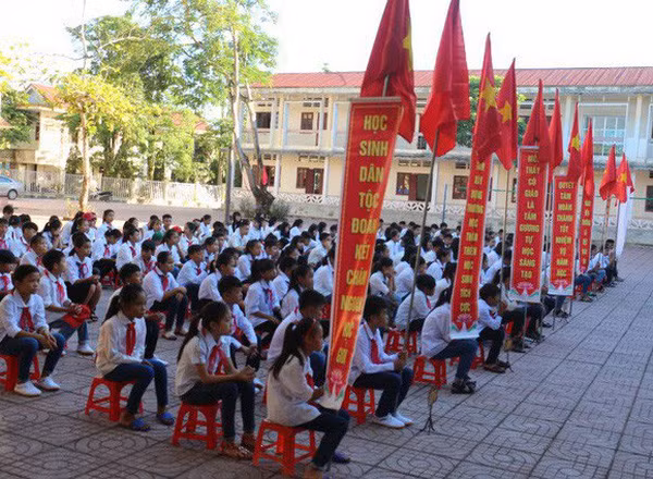 Trường tôi đã bỏ hình thức phạt học sinh dưới cờ