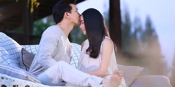 Chồng bỗng dưng mặn mà chuyện chăn gối, vợ phát hiện ra tin nhắn tư vấn từ người này mà chết ngất-1