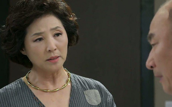 Mẹ chồng nghi ngờ con dâu về quê ngoại sinh con nhưng không cho bà gặp cháu