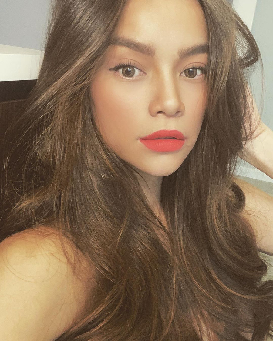 4 chiêu biến tóc từ rụng rơi lả tả thành đua nhau mọc của sao Việt: Cách nào cũng &quot;rẻ bèo&quot;, cực dễ đu theo - Ảnh 2.