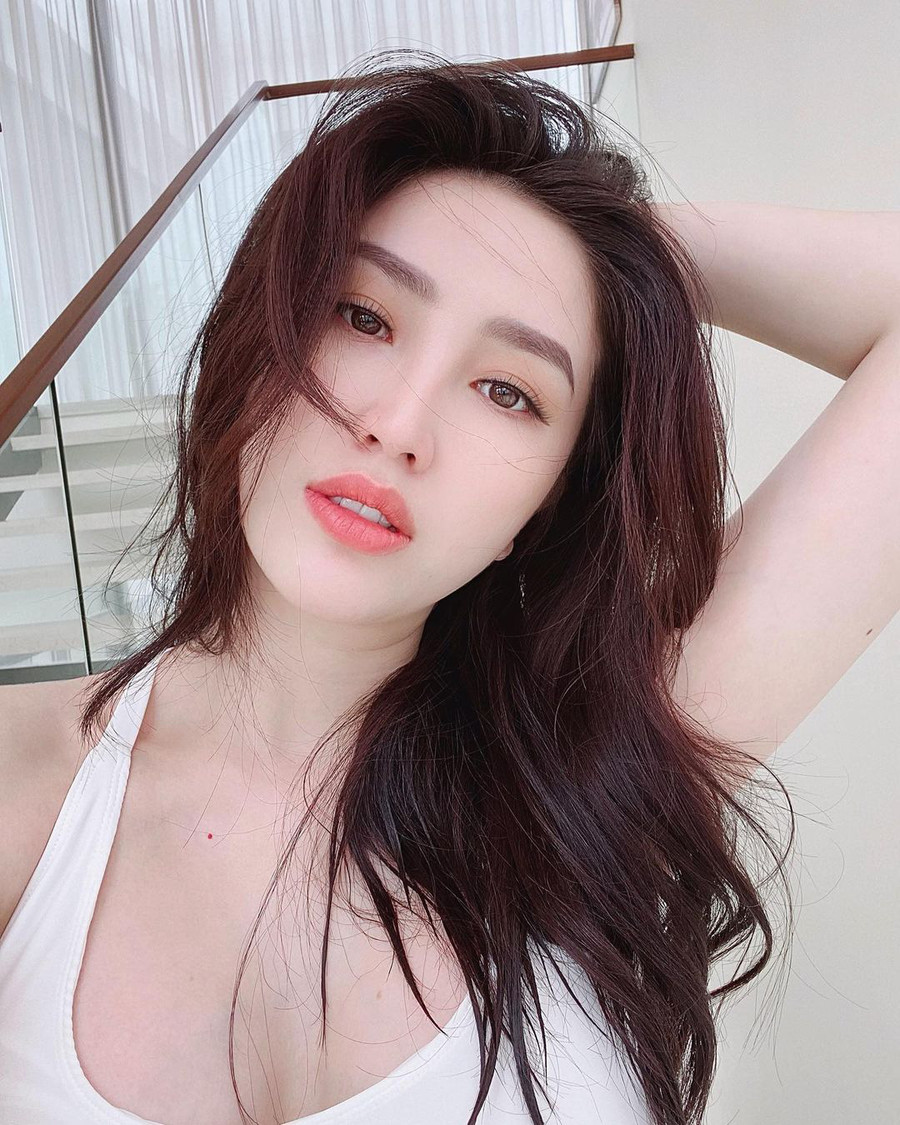 4 chiêu biến tóc từ rụng rơi lả tả thành đua nhau mọc của sao Việt: Cách nào cũng &quot;rẻ bèo&quot;, cực dễ đu theo - Ảnh 5.