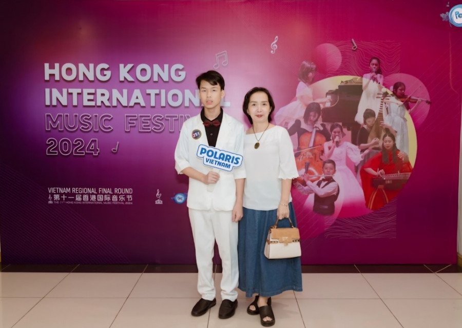Bảo Khôi được mẹ động viên, đưa đi thi các sân chơi về âm nhạc trong và ngoài nước để em thỏa sức sống cùng đam mê. Bảo Khôi được mẹ động viên, đưa đi thi các sân chơi về âm nhạc trong và ngoài nước để em thỏa sức sống cùng đam mê.