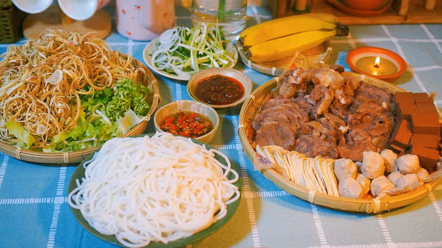Bún tươi sợi to đúng chuẩn.