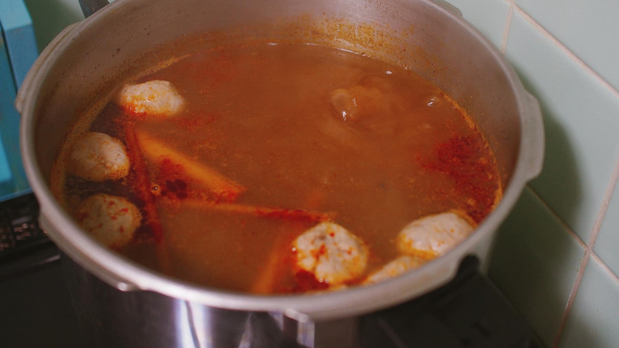 Dầu điều làm nước dùng thêm phần đẹp mắt.