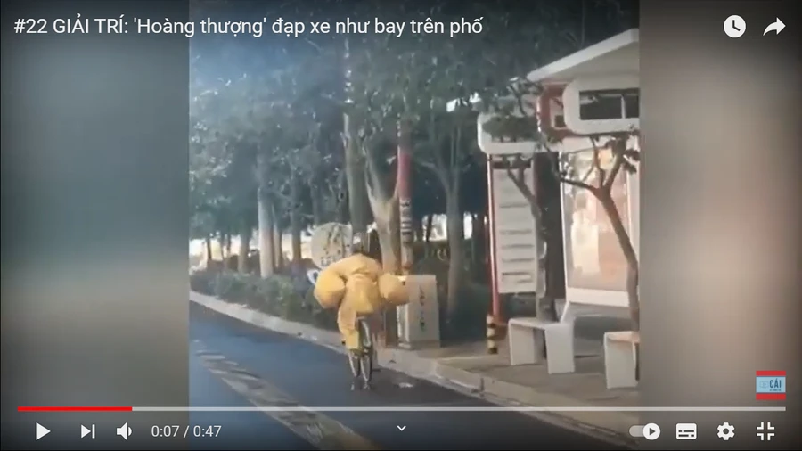 Clip: "Ngọc hoàng" đạp xe vi hành