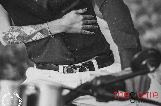 Ở tay là hình xăm "cô tiên cá."