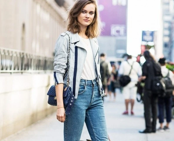 Cách mix quần jeans với áo phông trong từng hoàn cảnh