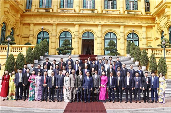 Chủ tịch nước Nguyễn Xuân Phúc với các đại biểu. Ảnh: Thống Nhất/TTXVN Chủ tịch nước Nguyễn Xuân Phúc với các đại biểu. Ảnh: Thống Nhất/TTXVN