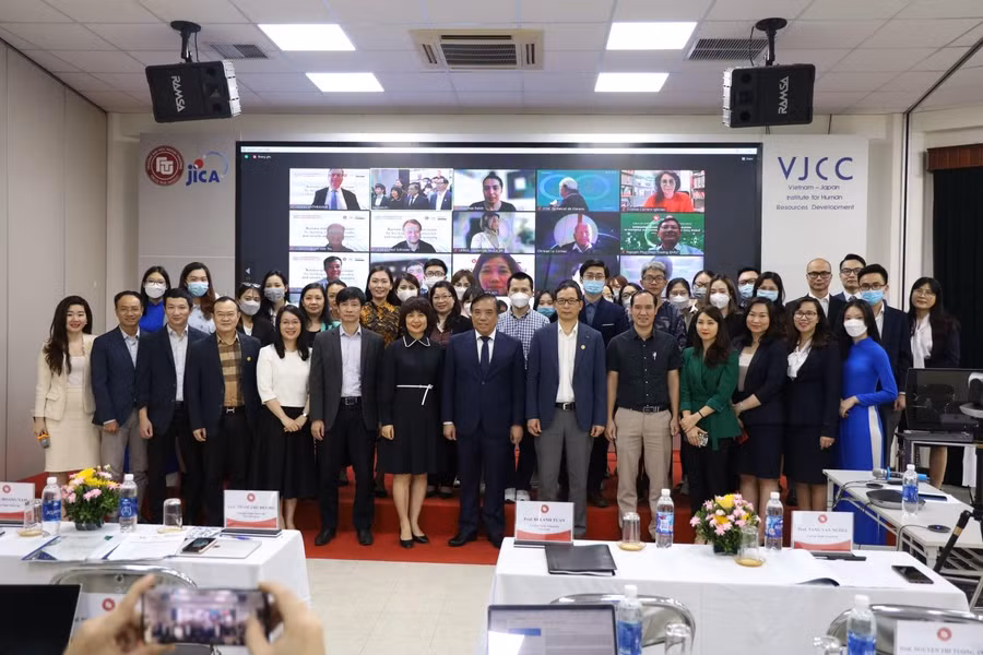 Hội thảo quốc tế ICGE 2022: “Business and economics issues for building a more sustainable and socially responsible economy”. Hội thảo quốc tế ICGE 2022: “Business and economics issues for building a more sustainable and socially responsible economy”.