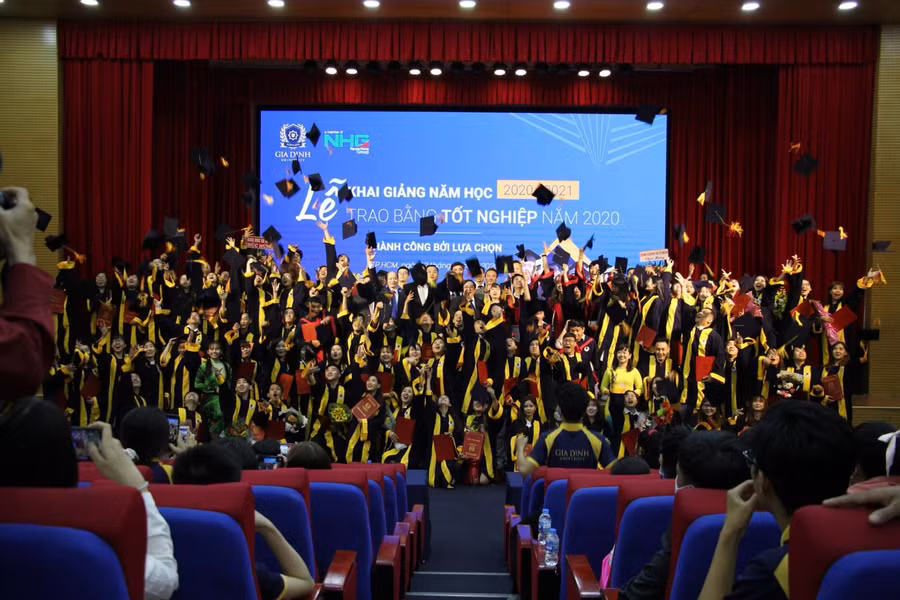 Sinh viên ĐH Gia Định trong ngày vui tốt nghiệp