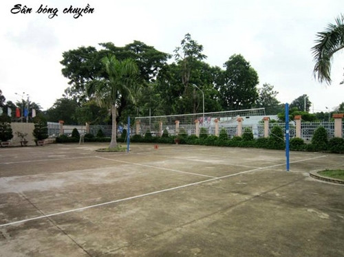 4-truong-thpt-sai-thanh-co-khu-the-duc-xanh-mat-hoanh-trang-4