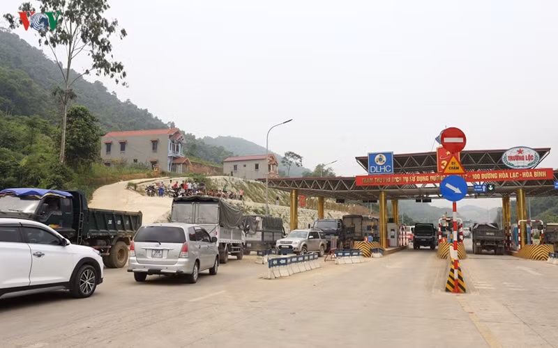 dan chan het 6 lan xe, bot hoa lac - hoa binh lai "that thu" hinh 2