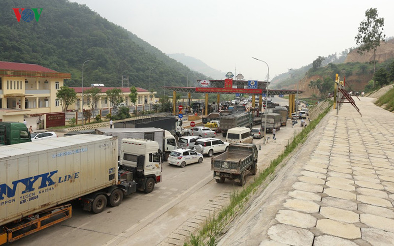 dân chặn hết 6 làn xe, bot hòa lạc - hòa bình lại "thất thủ" hình 1 dan chan het 6 lan xe, bot hoa lac - hoa binh lai "that thu" hinh 1