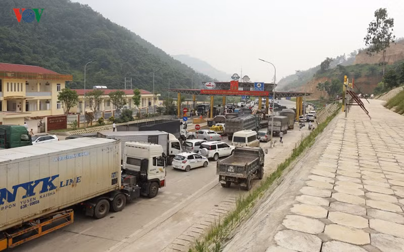 dan chan het 6 lan xe, bot hoa lac - hoa binh lai "that thu" hinh 1