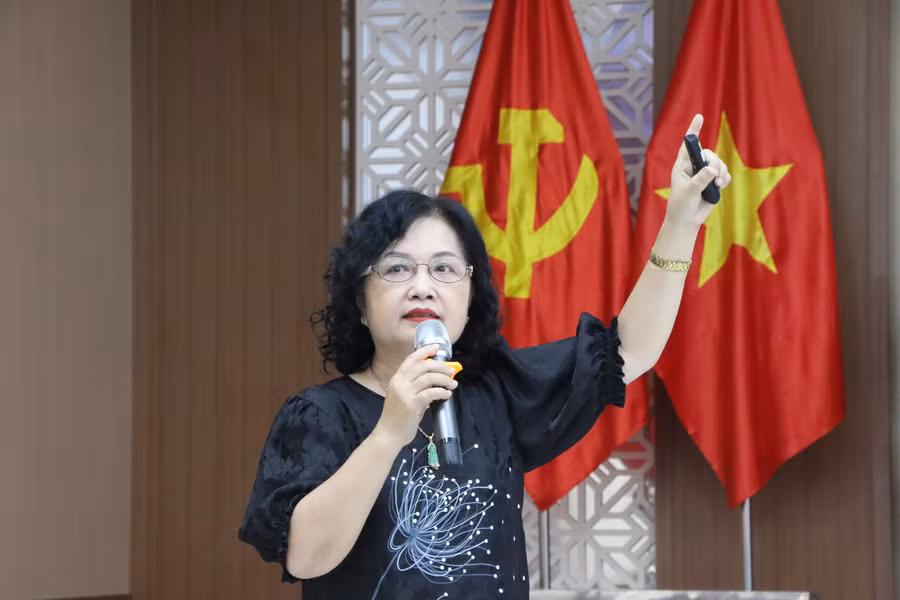 PGS.TS Đặng Thị Thanh Huyền - chuyên gia cao cấp của Bộ GD&amp;ĐT nhấn mạnh về vai trò của chuyển đổi số trong giáo dục.