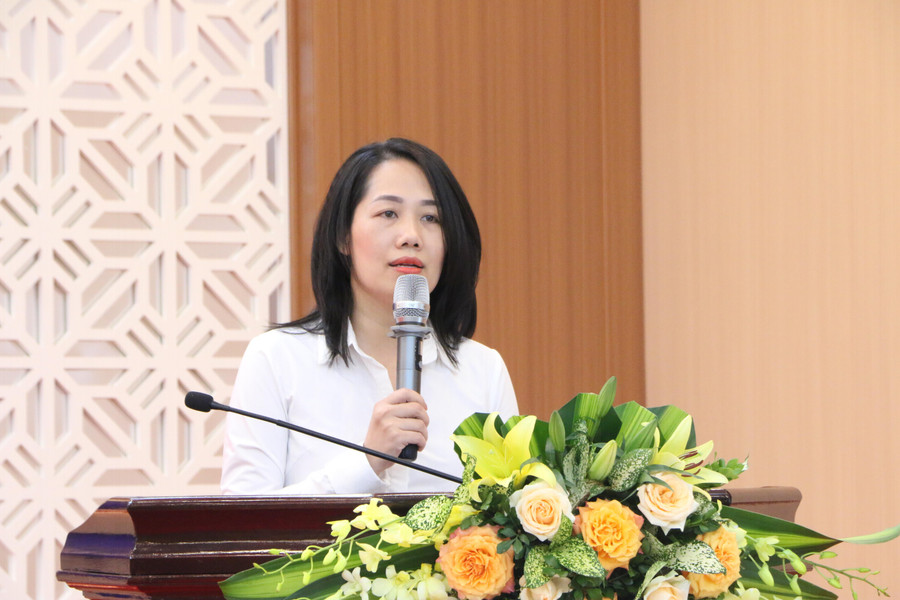 Phó Chủ tịch UBND TP Việt Trì Nguyễn Thu Hiền mong muốn buổi hội thảo sẽ phát huy hiệu quả trong việc lan tỏa tinh thần đổi mới về chuyển đổi số. Phó Chủ tịch UBND TP Việt Trì Nguyễn Thu Hiền mong muốn buổi hội thảo sẽ phát huy hiệu quả trong việc lan tỏa tinh thần đổi mới về chuyển đổi số.