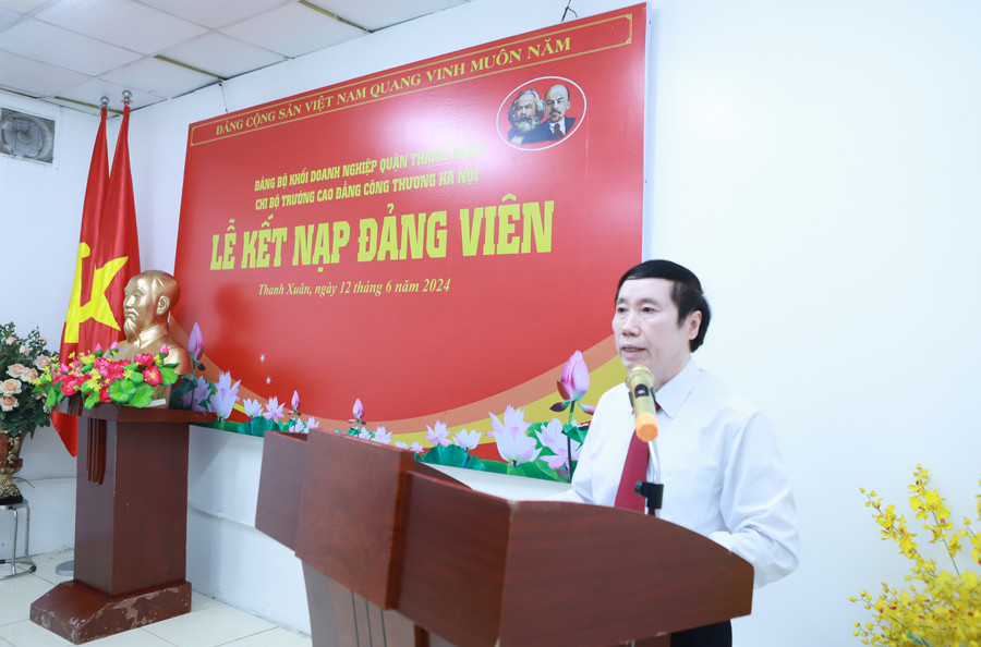 PGS.TS Ngô Kim Khôi - Bí thư Chi bộ, Hiệu trưởng Trường Cao đẳng Công thương Hà Nội. PGS.TS Ngô Kim Khôi - Bí thư Chi bộ, Hiệu trưởng Trường Cao đẳng Công thương Hà Nội.