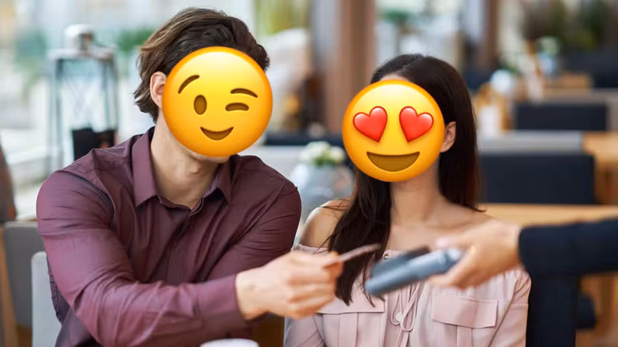 Số đông vẫn cho rằng, trong việc hẹn hò, đàn ông nên trả tiền cho các hóa đơn. (Ảnh: ITN)