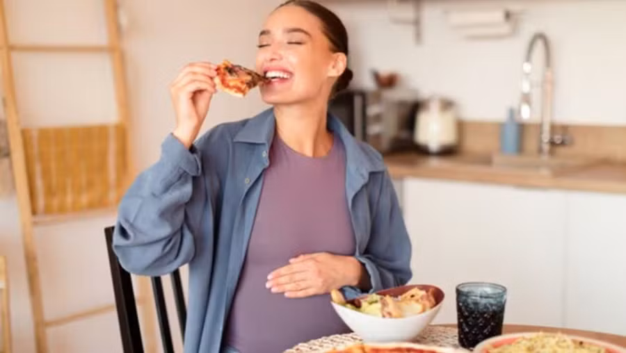 Mẹ bầu nên tránh các thực phẩm không tốt cho sức khỏe khi mang thai. (Ảnh: ITN) Mẹ bầu nên tránh các thực phẩm không tốt cho sức khỏe khi mang thai. (Ảnh: ITN)